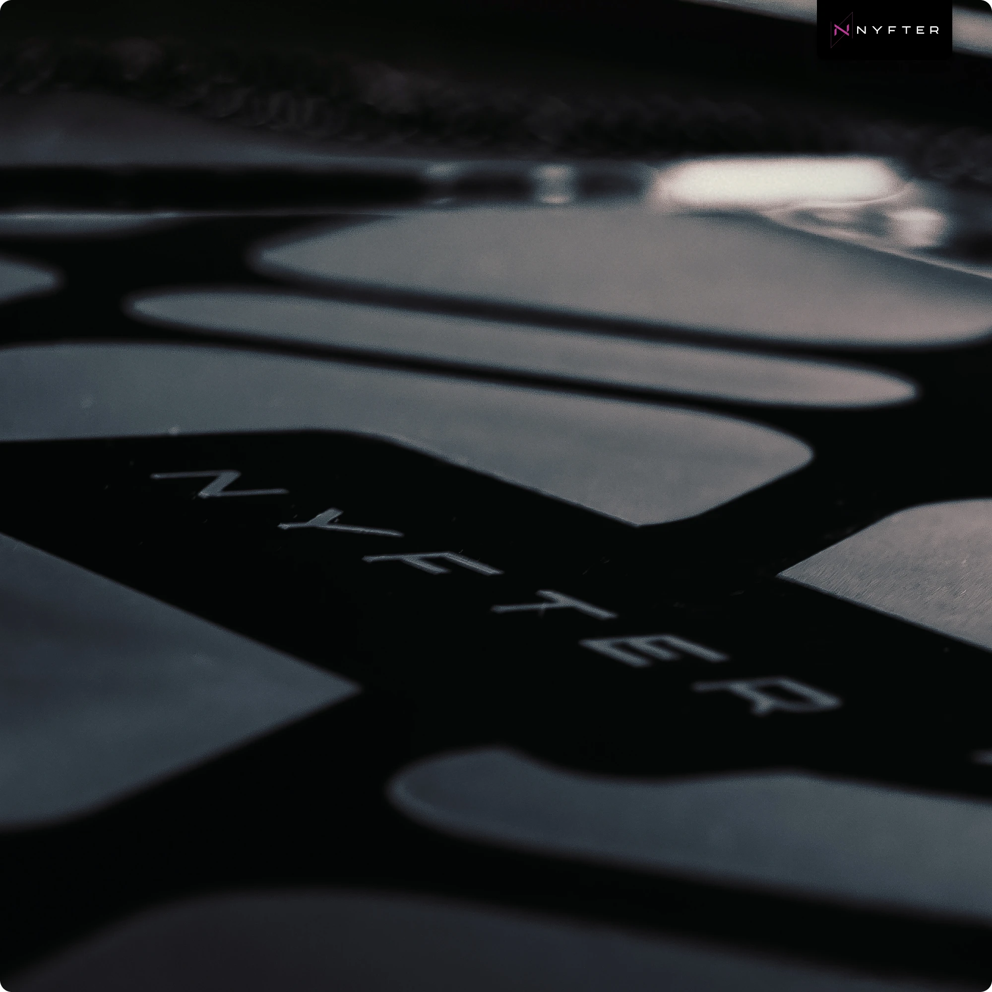 Nyfter Nyf® G1 Limited Glas Mousepad Elevated Focus